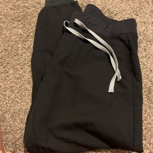 M/P fig jogger scrub bottoms